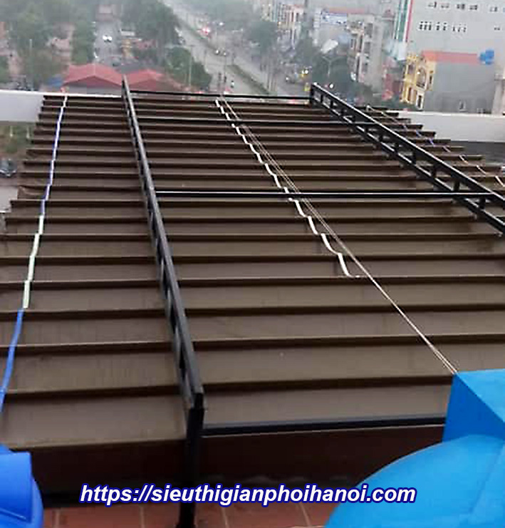 mái xếp lượn sóng thực tế lắp cho nhà riêng