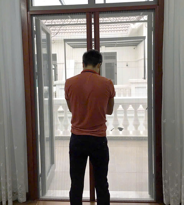 cửa muỗi kéo xếp lắp cho cửa đi