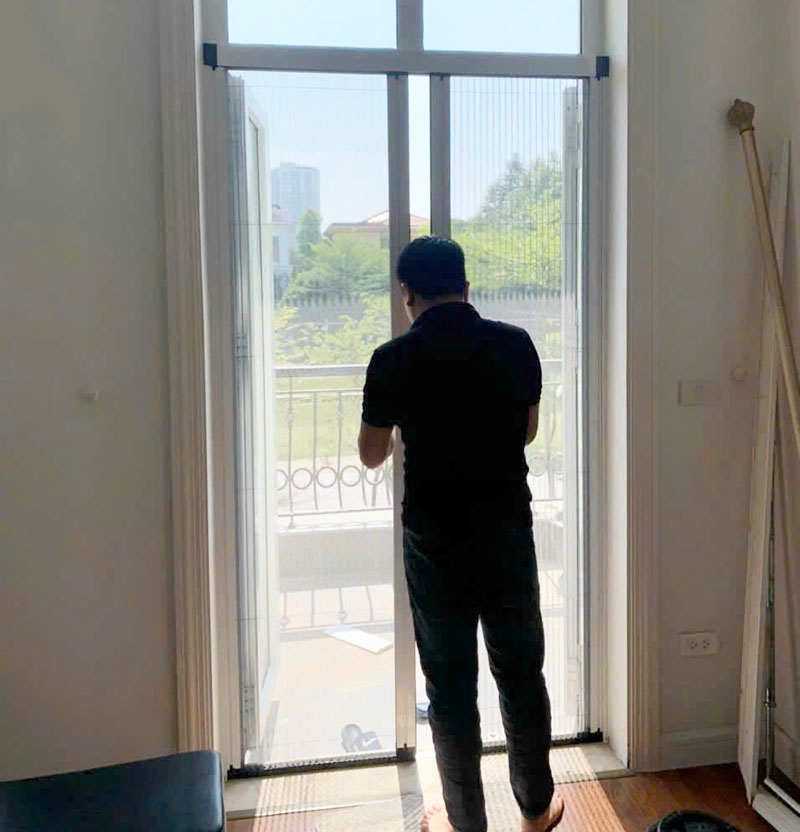 Lắp đặt cửa chống côn trùng thoáng gió, bảo vệ sức khỏe