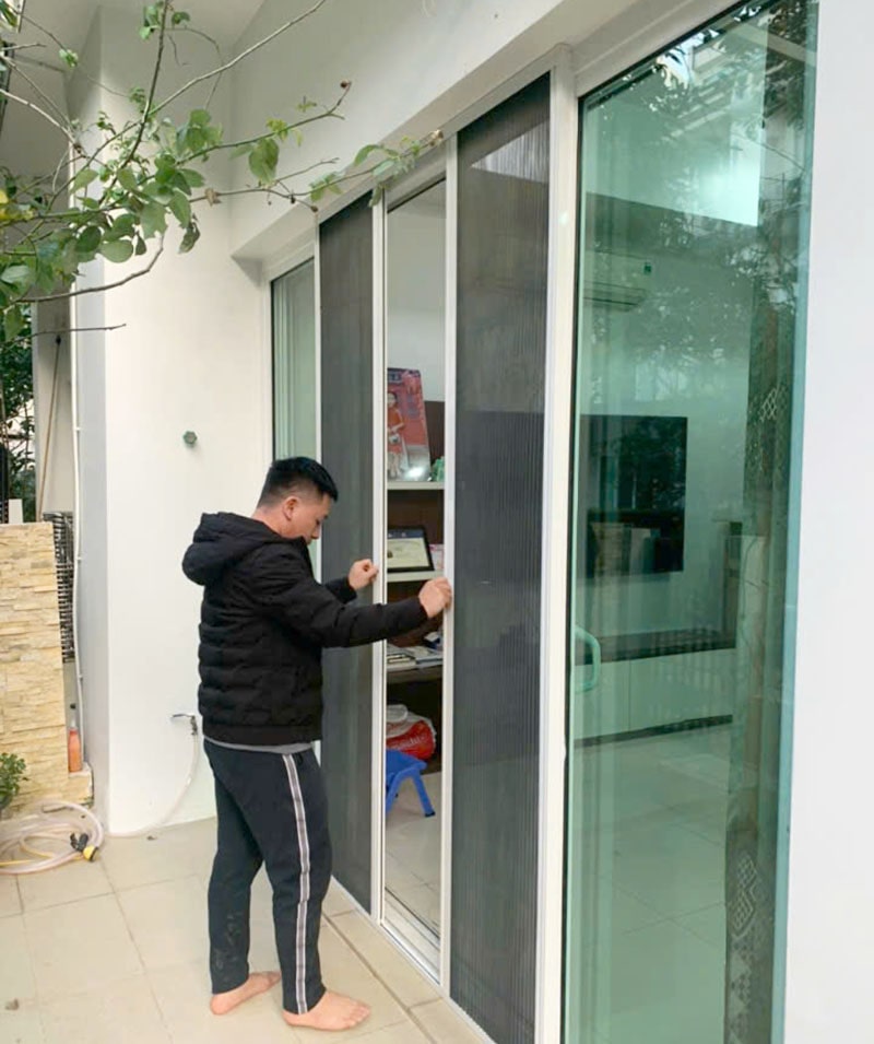 Thi công cửa lưới chống muỗi tại nhà 