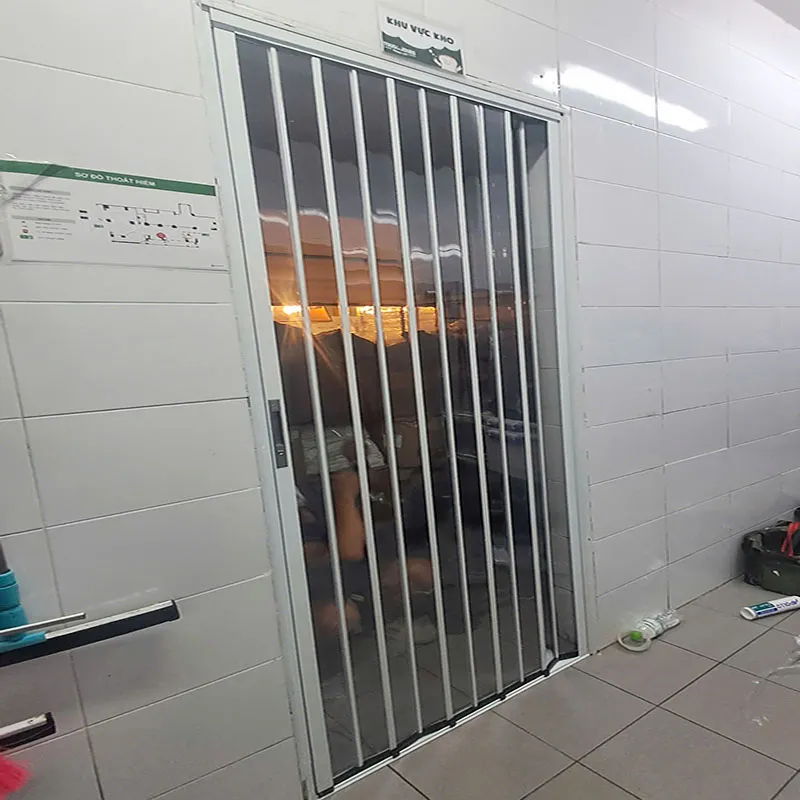 cửa xếp lá nhựa thi công tại cầu giấy