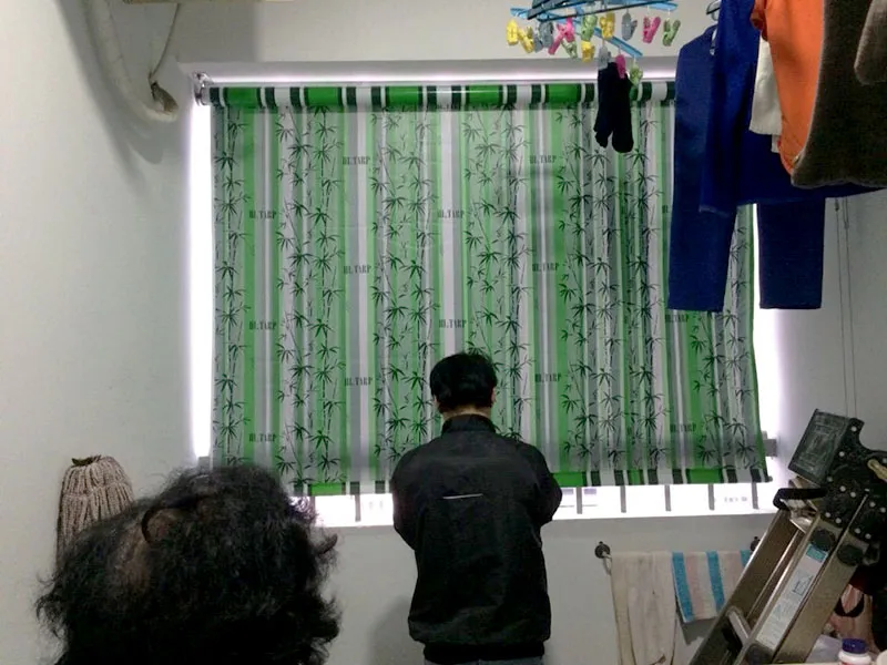 BẠT CHE NẮNG MƯA GIÁ RẺ TẠI HÀ NỘI Bạt cuốn ban công chung cư tại Tây Hồ
