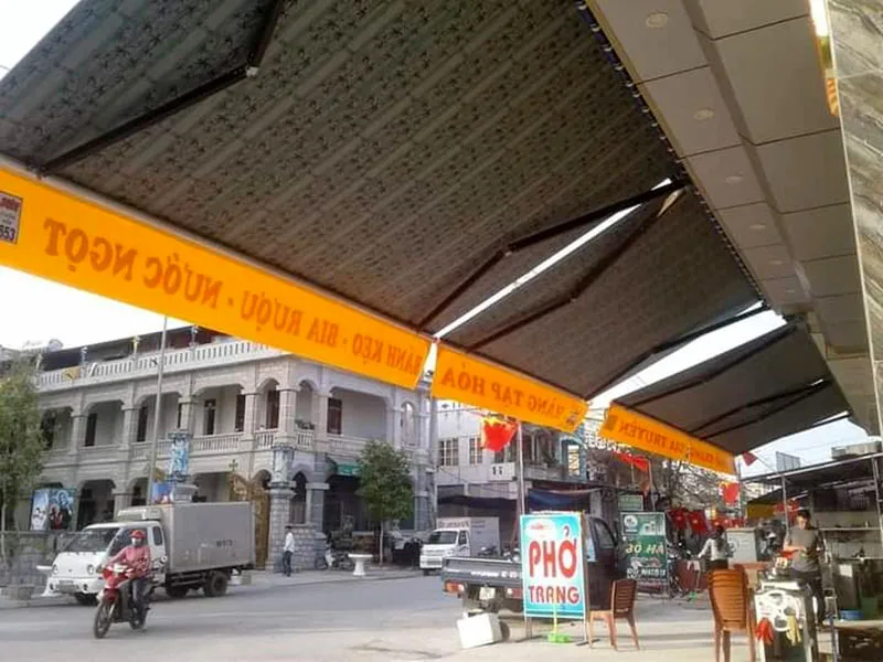 BẠT CHE NẮNG MƯA GIÁ RẺ TẠI HÀ NỘI Bạt mái hiên giá rẻ có thể in quảng cáo