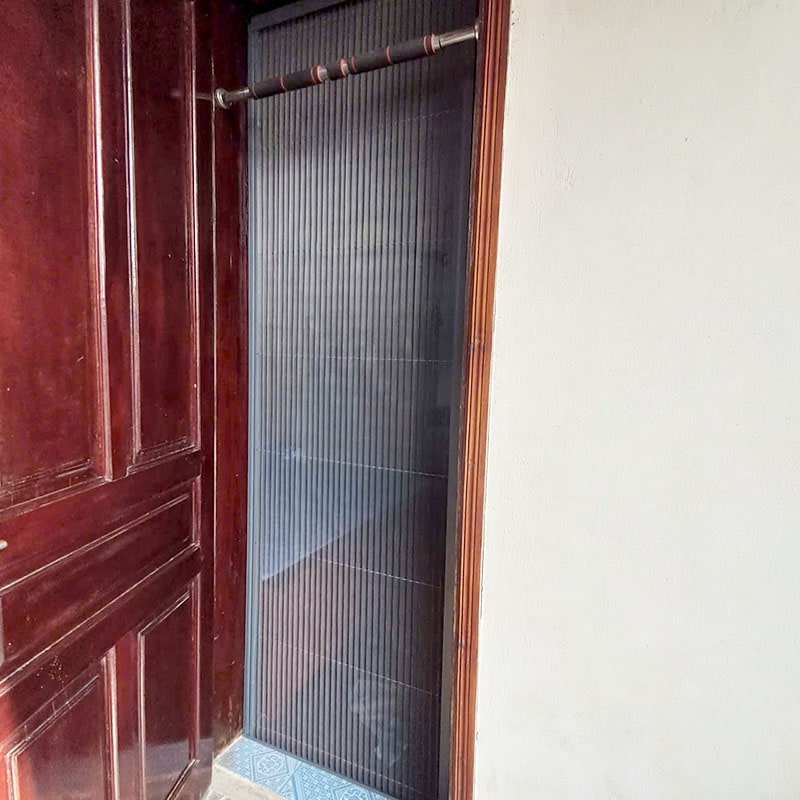 cửa lưới chống muỗi hoàn thiện cho cửa đi quận Hà Đông