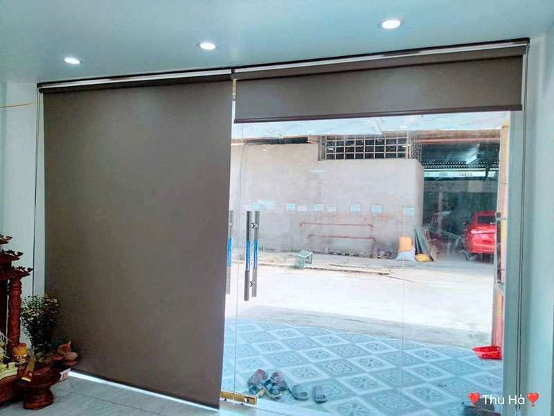 Rèm cuốn cản nắng cho cửa ra vào 