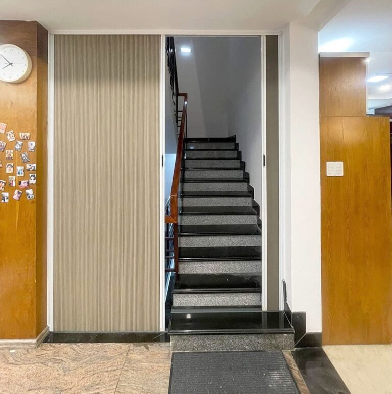 Rèm tổ ong ngăn cầu thang