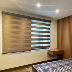 so sánh rèm cầu vồng và rèm cuốn