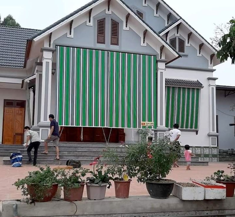 Bạt tay quay che mặt tiền nhà phố