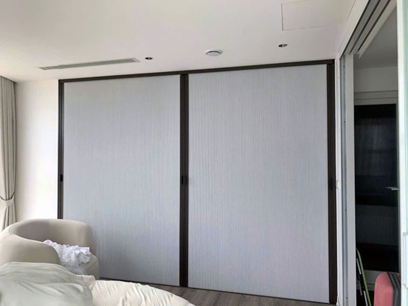 cấu tạo khung nhôm và vải rèm ngăn nhiệt